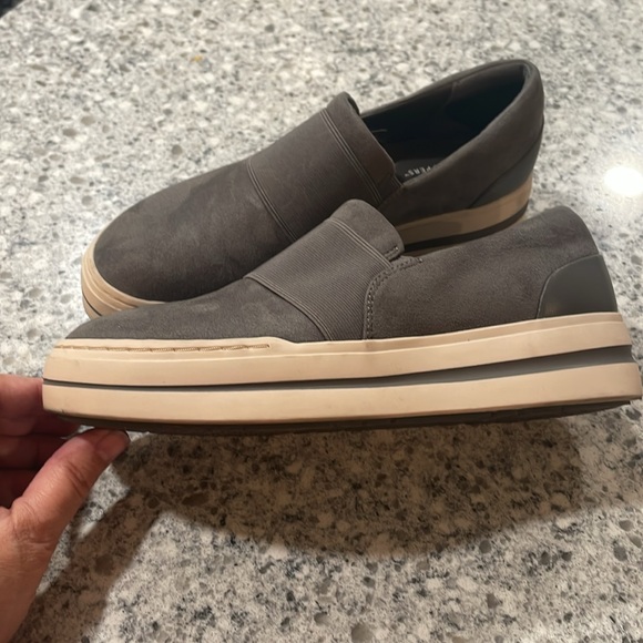 Clark’s CloudSteppers Slip On Sneaker Size 8 gray - Picture 3 of 12